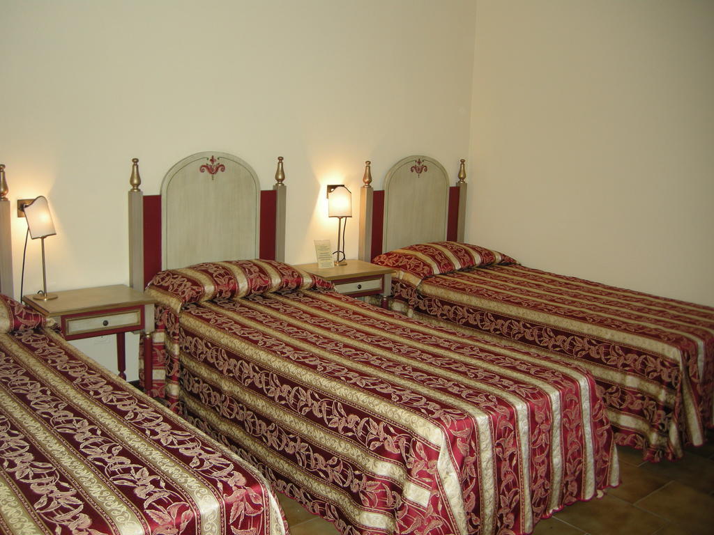 Hotel Fiordigigli LʼAquila Szoba fotó